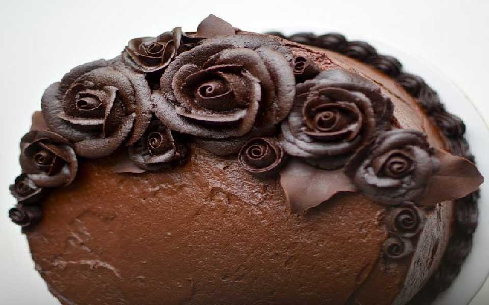 تزیین کیک ساده خانگی با شکلات